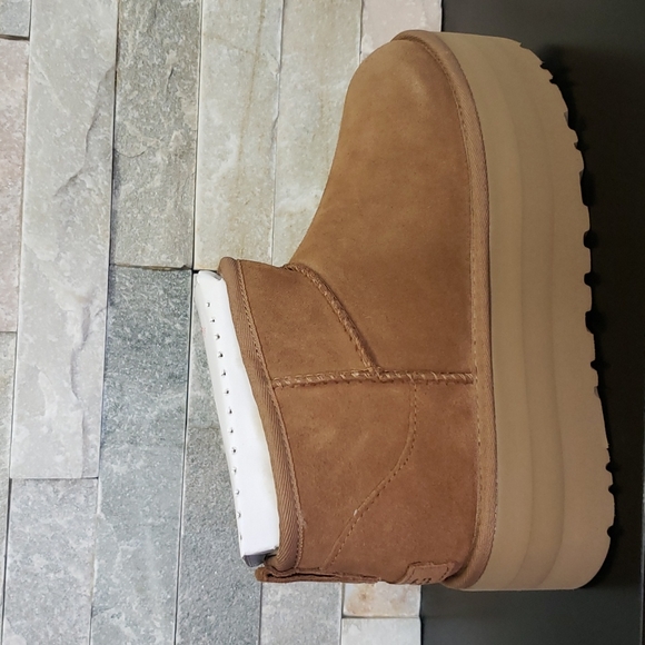 UGG Women's Classic Ultra Mini Platform Boot - Picture 6 of 9